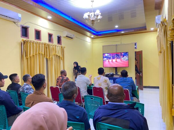Polres Raja Ampat Nonton Bareng Pegelaran Wayang Kulit Dalam Rangka HUT Bhayangkara Ke-77