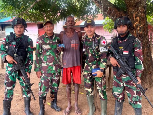 Masyarakat Sehat, Ini Yang Dilakukan Prajurit Badak Hitam 511 Di Perbatasan RI-PNG