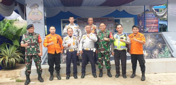 Berikan Rasa Aman Menjelang Tahun Baru  Kasubgar Pimpin Patroli Garnisun 0606/Bogor Cek Personil di Pos-Pos Pengamanan