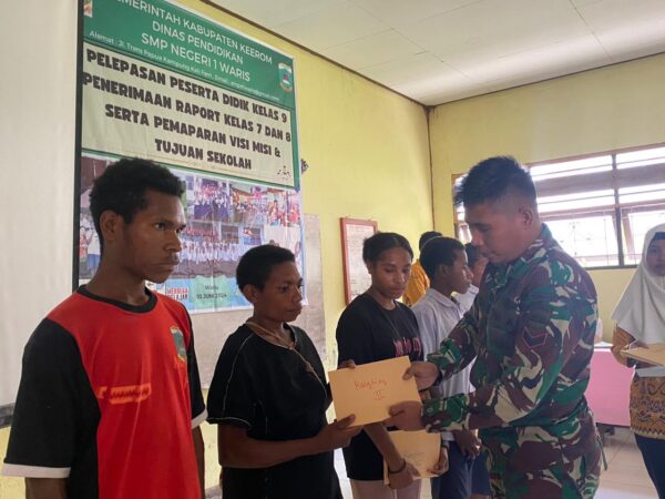 Satgas Yonif 122/TS Pos Kalibom Hadiri Dan Meriahkan Acara Perpisahan Siswa SMPN 1 Waris Papua