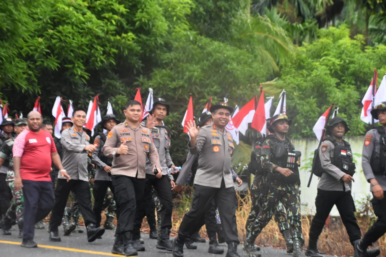 Polda Papua Barat Gelar Jalan Juang Bhakti Bhayangkara Dengan Tempuh Jalan Kaki 78 KM