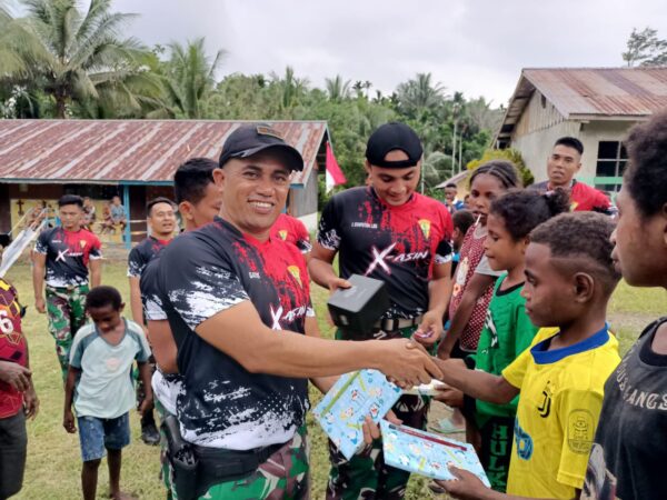 Penuh Ceria Dan Kebahagiaan, Pos Satgas Yonif 122/TS Meriahkan HUT RI ke-79 Dengan Adakan Perlombaan