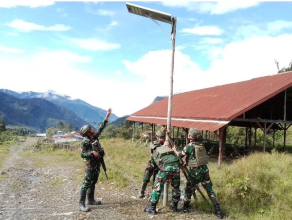 Satgas Habema Wujudkan Kampung Opmu Terang