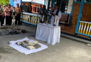 Satgas Yonif 642/Kps Hadiri Acara Peletakan Batu Pertama Pembangunan Gereja Paroki St. Bernadeth Mamur