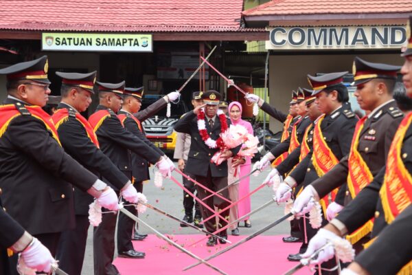 Kapolresta Pimpin Wisuda Purnabakti Tiga Personel dan Satu PNS Polri