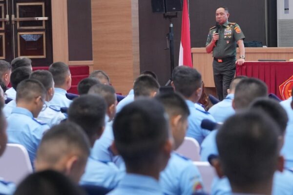 Panglima TNI Tanamkan Nilai Kepemimpinan dan Nasionalisme kepada Siswa SMA Taruna Nusantara
