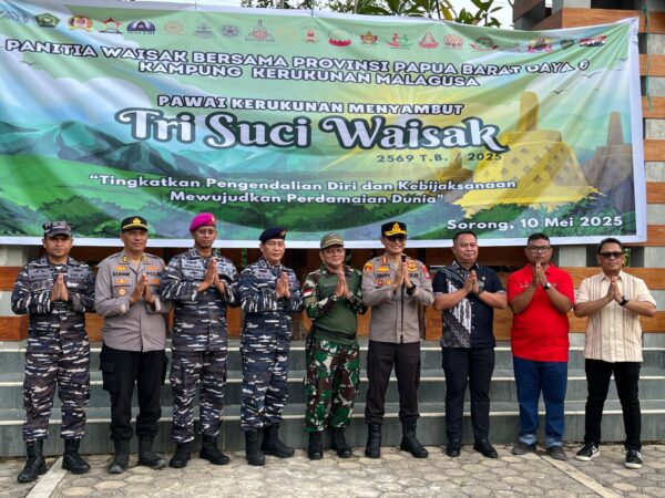 Sambut Hari Tri Suci Waisak, Pabanrenpers Pasmar 3 Hadiri Pawai Di Vihara Buddha Sasana Aimas Sorong