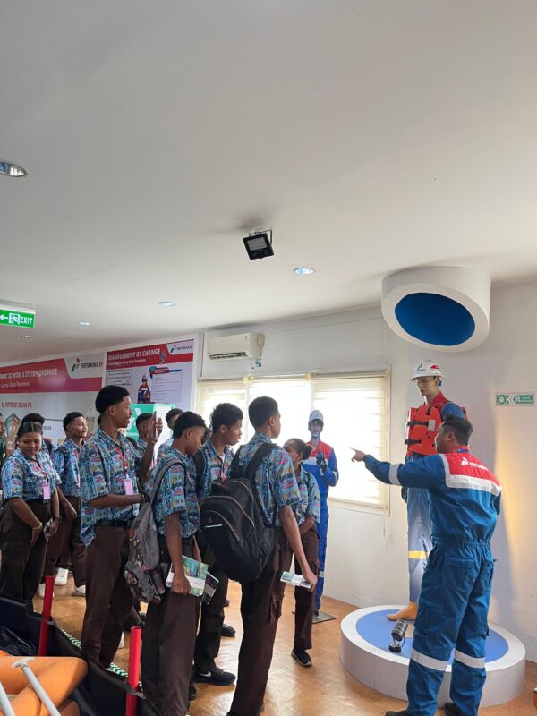 Komitmen Hulu Migas Tingkatkan SDM Papua, SKK Migas-Pertamina EP Papua Berbagi Ilmu Bersama SMK Papua Bangkit