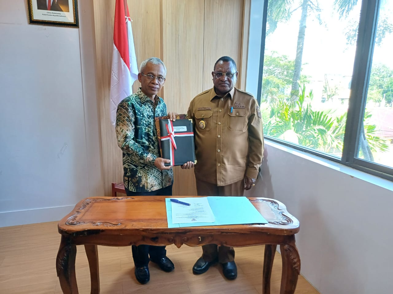 Bupati Karel Murafer Serahkan LKPD 2024  Kepada BPK RI