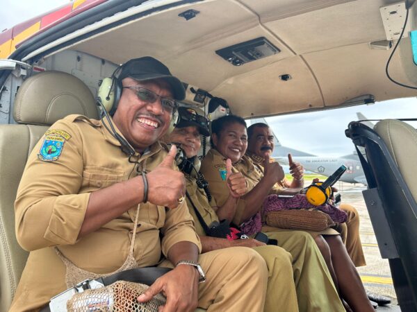 Tingkatkan Pelayanan Masyarakat RJ4 Helicopter AS 350 B2 Reg PK-LTY Terbang Perdana di Kantor Bupati