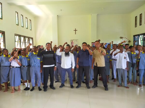 Koops Habema TNI Gandeng LMA Prov.PBD Gelar Wasbang Kepada Murid SMA YPK Bethel