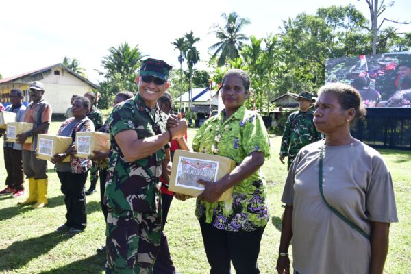 Danpasmar 3 Hadiri Upacara Penutupan TMMD Ke-124 Tahun 2025 di Yeflio
