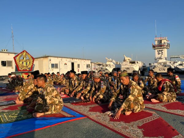 Prajurit Petarung Pasmar 3 Laksanakan Sholat Idul Adha 1446 H Di POB Bogoro, Afrika