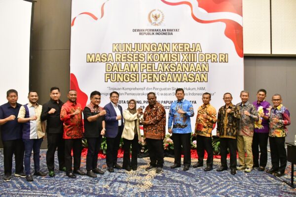 Perkuat Sistem Hukum Nasional, Komandan Pasmar 3 Hadiri Kunjungan Kerja Komisi XIII DPR RI di Sorong