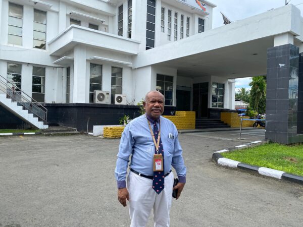Desak Audit Investigatif PETI dan Miras Ilegal, Yan Warinussy : Jangan Biarkan Papua Barat Rusak oleh Kepentingan Kelompok
