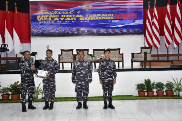 Teguhkan Mental Prajurit, Asintel Pasmar 3 Hadiri Festival Bintal Terpadu Sorong 2025