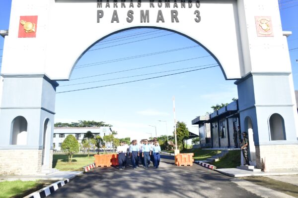 Komandan Pasmar 3 Pimpin Olahraga Bersama Prajurit Denmako
