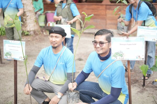 Peringati Hari Mangrove Sedunia, SKK Migas–Pertamina EP Papua Gelar Penanaman Mangrove dan Coastal Clean Up di Pulau Soop