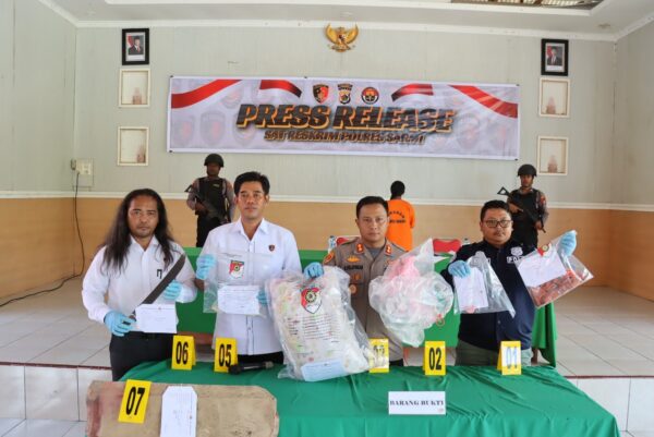 POLRES SARMI GELAR PRESS RELEASE KASUS IBU KANDUNG BUNUH BAYI SENDIRI