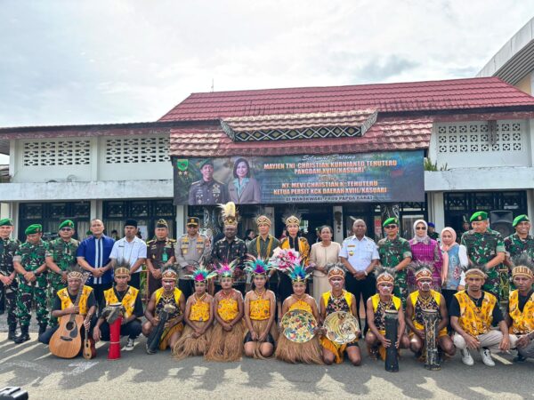 Kapolda Papua Barat Hadiri Penyambutan Pangdam XVIII/Kasuari