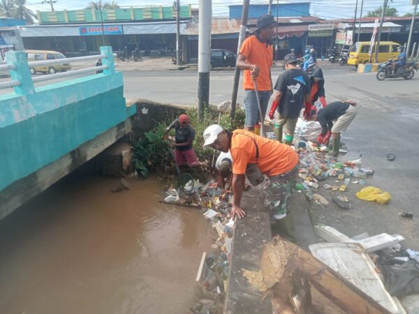 Jhon H. Manibela : Warga Diminta Benahi Kebiasaan Buang Sampah Sembarangan