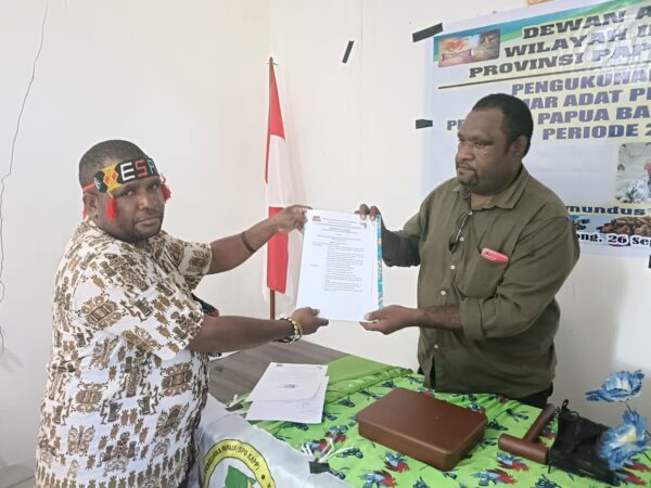 Ketua DAP Kukuhkan Roymundus Nauw  Sebagai Ketua KAPP Papua Barat Daya