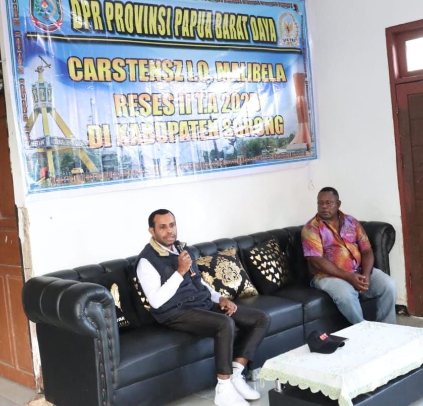 Turun ke Masyarakat, Anggota DPR Cartenz Malibela Salurkan Bantuan di Distrik Salawati Tengah