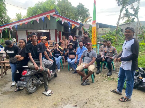 Sambut Hari Pahlawan, Ditbinmas Polda PBD Bersama Sahabat Polisi dan Pemuda Tanimbar Gelar Kerja Bakti