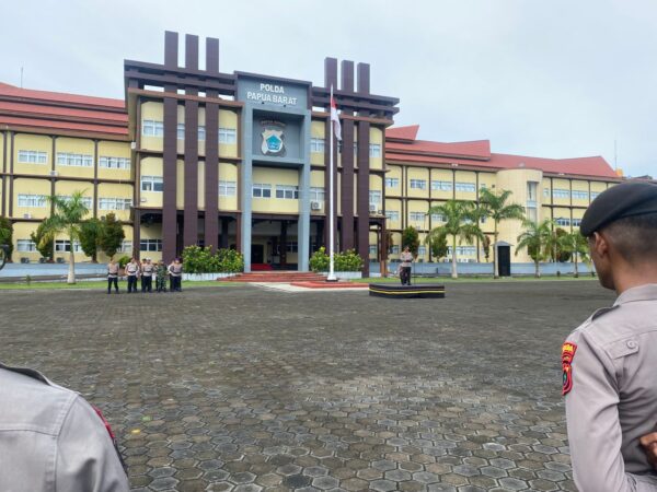POLDA PAPUA BARAT GELAR APEL PASUKAN OPERASI ZEBRA MANSINAM 2025