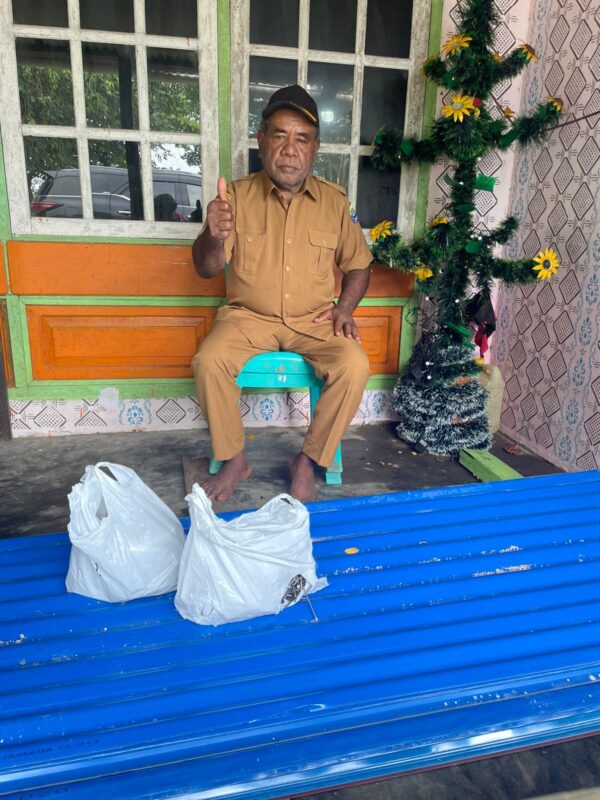 Kepala Kampung Werur Terima Bantuan Renovasi Rumah, Sampaikan Apresiasi kepada Presiden