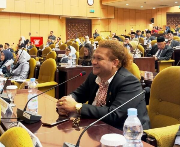 “Stop Sawit, Papua Butuh Sekolah dan RS, Bukan Markas Tentara”, Teriak Senator PFM di Sidang Paripurna DPD RI