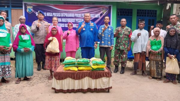 Ditpolairud Polda Papua Barat Daya Gelar Sambang Nusa Presisi, Bagikan 100 Paket Sembako untuk Warga Pesisir