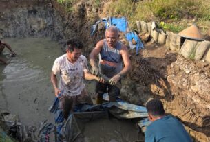 Wakapolda Papua Barat Daya Bagikan Ribuan Ikan Segar kepada Warga Jelang Berbuka Puasa