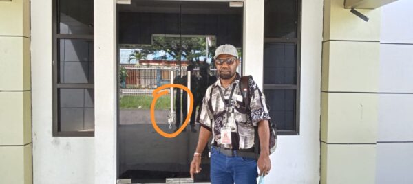 Kantor DPRD Papua Barat Daya Di Gembok, Ferry Onim Pertanyakan Akses Penyampaian Aspirasi Masyarakat