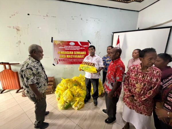 DPC Barisan Merah Putih Kabupaten Tambrauw Salurkan Bantuan Sembako kepada Masyarakat di Sausapor