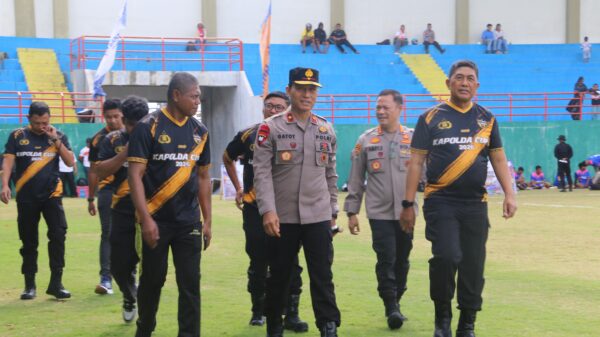 Kapolda Papua Barat Daya Resmi Buka Turnamen Sepak Bola Kapolda Cup II Tahun 2026 di Stadion Bawela Kota Sorong