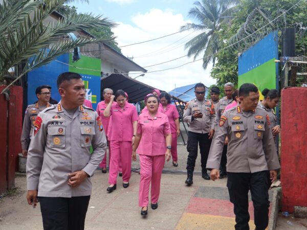 Sambut Hari Bhayangkara ke-80, Polda Papua Barat Daya Gelar Anjangsana dan Bakti Sosial