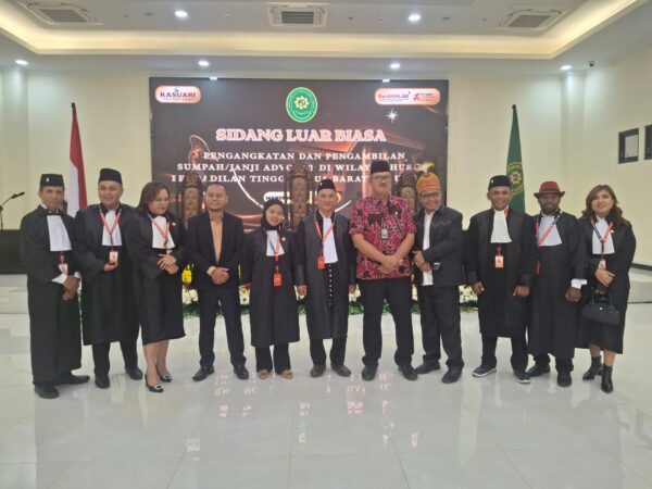 12 Advokat Resmi Diambil Sumpah di Pengadilan Tinggi Papua Barat, Dr. La Ode Ghondohi: Jalankan Amanat UU Advokat dengan Integritas