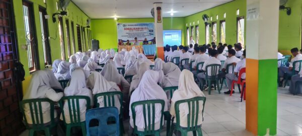 Pelajar MAN Model Kota Sorong Perkuat Literasi Digital dan Kesadaran Hukum melalui Sosialisasi UU ITE