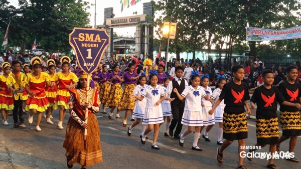 Puncak Festival Biak Munara Wampasi VII Berlangsung Meriah, Parade Yosim Pancar Hipnotis Ribuan Warga