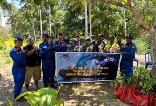 Ditpolairud Polda Papua Barat Daya Gelar Sambang Nusa Presisi di Pulau Soop, Tanam 1.000 Pohon dan Bagikan 200 Bendera Merah Putih