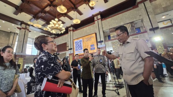 Sambil Menangis, Ibu Rumah Tangga Adukan Dugaan Pelanggaran Jabatan Notaris Langsung ke Menteri Hukum