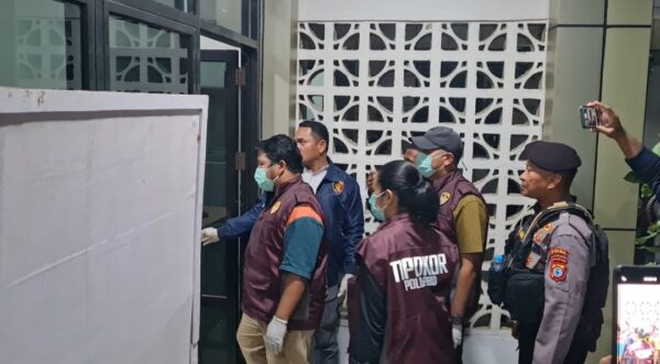 Malam Jumat Akhir Juli Jadi Saksi, Polisi Geledah 13 Ruangan Kantor DPRP Papua Barat Daya, Dugaan Korupsi Rp6,5 Miliar Dibongkar