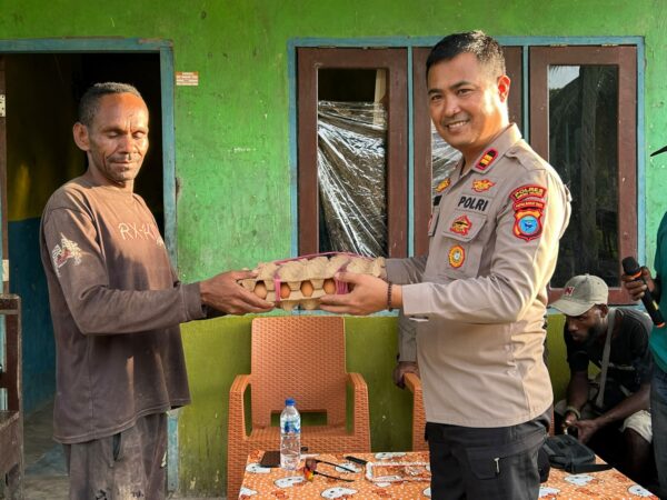 Satbinmas Polres Sorong Selatan Sosialisasikan Bahaya Miras dan Salurkan Bantuan Sembako di Distrik Kais