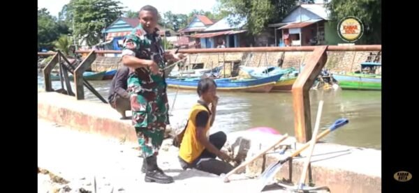 Terinspirasi Tumpukan Kapal, Kopda Yuldi Pomeo Sulap Tanggul Kali Remu Jadi Fasilitas Multifungsi untuk Warga