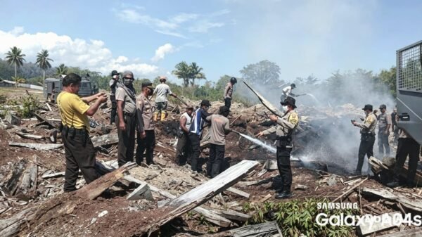 Hampir Tiga Jam Berjibaku, Tim Gabungan Polres Biak Numfor Padamkan Karhutla di Areal PT WMI
