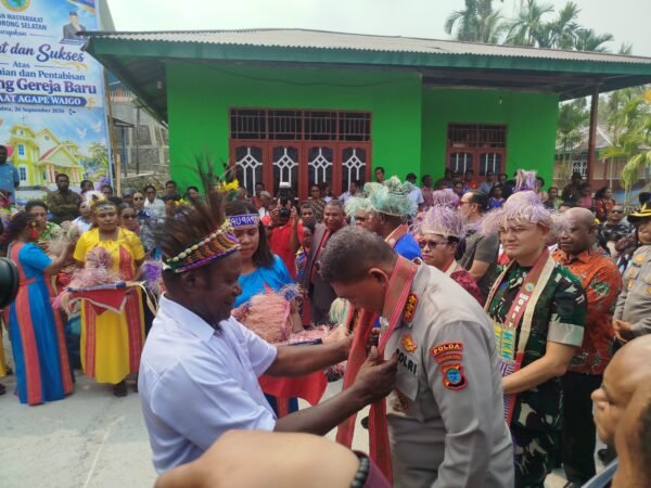 Wakapolda PBD Hadiri Pentahbisan GKI Agape Waigo, Perkuat Sinergi Lintas Agama dan TNI-Polri