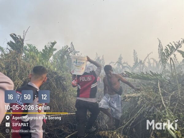Angin Kencang Picu Api Meluas, Polisi Padamkan Karhutla 9 Hektare di Klalin 6 Aimas