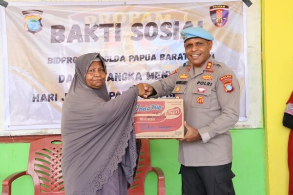 Sambut HUT ke-24 Propam Polri, Bidpropam Polda PBD Berbagi Sembako dan Air Bersih