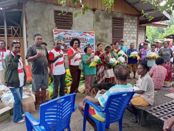 Dies Natalis ke-17 BMP Papua RI, DPC Tambrauw Salurkan Sembako Gratis untuk Lansia dan Janda
